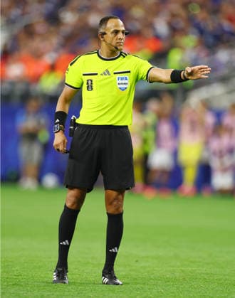 Referee Ismail Elfath directs players during a FIFA World Cup, WM, Weltmeisterschaft, Fussball match between the Netherlands and Japan at AT&T Stadium in Arlington, Texas, on Sunday, June 14, 2026.  ARL202606149124 CHRISTIANxBRUNSKILL