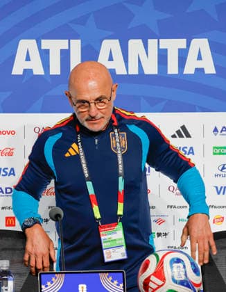 Spain s head coach, Luis de la Fuente, speaks at a press conference, PK, Pressekonferenz in Atlanta, USA,14 June 2026. Spain s national team, Nationalteam press conference !ACHTUNG: NUR REDAKTIONELLE NUTZUNG!  Copyright: xLavandeiraxjrx GR7412 20260614-55020596843_1