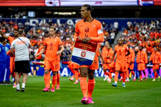 DALLAS Virgil van Dijk of the Netherlands with the match pennant during Netherlands vs Japan at the 2026 World Cup in AT T Stadium on June 14, 2026, in Dallas, United States Photo by Stefan Koops EYE4IMAGES DeFodi Images