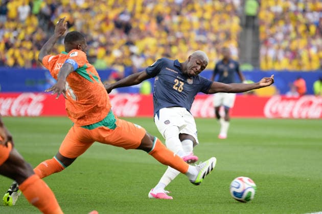 Soccer, World Cup 2026, 20260614, Ivory Coast Ecuador Pictured from l Franck KESSIE Ivory Coast, 8 , Moises CAICEDO Ecuador, 23 Philadelphia Philadelphia Stadium Pennsylvania United States of America Copyright: Passion2Press MarkusxFischerx