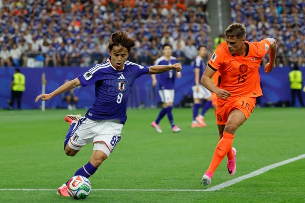 Micky Van De Ven (R) of the Netherlands battles for the ball with Takefusa Kubo (L) of Japan during a Group F match at the 2026 FIFA World Cup, WM, Weltmeisterschaft, Fussball between the Netherlands and Japan at AT&T Stadium in Arlington, United States, 14 June 2026. FIFA World Cup 2026 - Group F - Netherlands vs Japan !ACHTUNG: NUR REDAKTIONELLE NUTZUNG!  Copyright: xSebastiánxMariscalx GR7368 20260614-55020597014_1