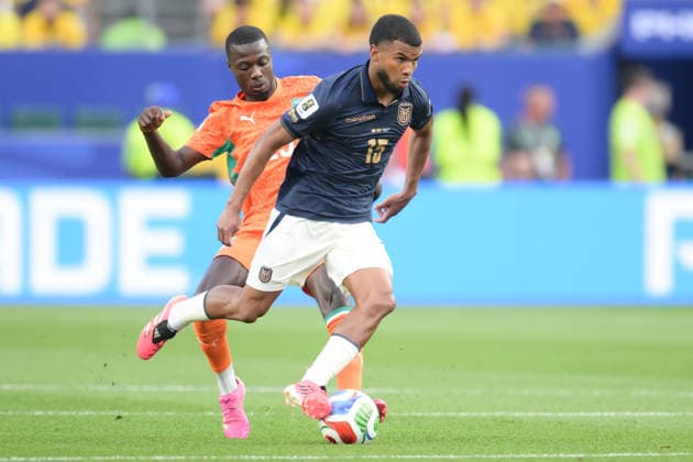 Soccer, World Cup 2026, 20260614, Ivory Coast Ecuador Pictured from l Nicolas PEPE Ivory Coast, 19 , Pedro VITE Ecuador, 15 Philadelphia Philadelphia Stadium Pennsylvania United States of America Copyright: Passion2Press MarkusxFischerx