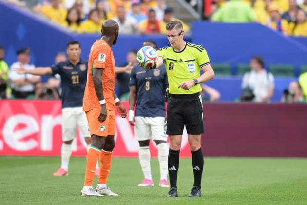 Soccer, World Cup 2026, 20260614, Ivory Coast Ecuador Pictured from l Seko FOFANA Ivory Coast, 6 , Referee Francois LETEXIER France , Referee ball Philadelphia Philadelphia Stadium Pennsylvania United States of America Copyright: Passion2Press MarkusxFischerx