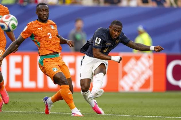 PHILADELPHIA - (LR) Ghislain Konan of Ivory Coast, John Yeboah of Ecuador during the 2026 FIFA World Cup, WM, Weltmeisterschaft, Fussball Group E match between Ivory Coast and Ecuador at Philadelphia Stadium on June 15, 2026, in Philadelphia, United States. MAURICE VAN STEEN ANP FIFA World Cup 2026 2025-2026 xVIxANPxSportx xMauricexvanxSteenxIVx 561034615 originalFilename: 561034615.jpg