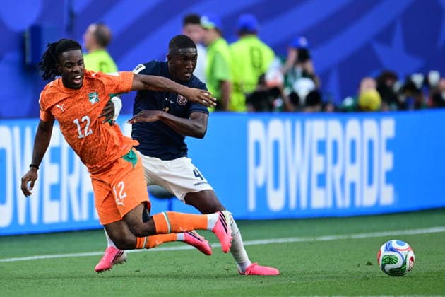 Ivory Coast v Ecuador - FIFA World Cup, WM, Weltmeisterschaft, Fussball 2026 - Group E PHILADELPHIA, UNITED STATES - JUNE 14: Elye Wahi (12) of Ivory Coast in action against Joel Ordonez (4) of Ecuador during 2026 FIFA World Cup First Stage Group E match between Ivory Coast and Ecuador at Lincoln Financial Field (Philadelphia Stadium) in Philadelphia, Pennsylvania, United States on June 14, 2026. Abdulhamid Hosbas Anadolu Pennsylvania United States. Editorial use only. Please get in touch for any other usage.  Copyright: x2026xAnadoluxAbdulhamidxHosbasx