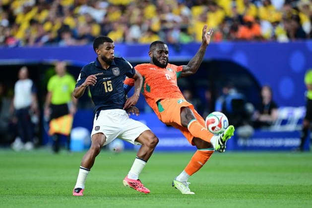 Ivory Coast v Ecuador - FIFA World Cup, WM, Weltmeisterschaft, Fussball 2026 - Group E PHILADELPHIA, UNITED STATES - JUNE 14: Pedro Vite (15) of Ecuador in action against Franck Kessie (8) of Ivory Coast during the 2026 FIFA World Cup First Stage Group E match between Ivory Coast and Ecuador at Lincoln Financial Field (Philadelphia Stadium) in Philadelphia, Pennsylvania, United States on June 14, 2026. Abdulhamid Hosbas Anadolu Pennsylvania United States. Editorial use only. Please get in touch for any other usage.  Copyright: x2026xAnadoluxAbdulhamidxHosbasx