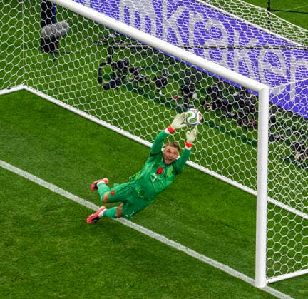 June 14, 2026, Arlington, Texas, USA: Japan evens up the score 2-2 against the Netherlands late in the second half. Netherlands player 1 GK BART VERBRUGGEN unable to save the goal Arlington USA - ZUMAm147 20260614_zap_m147_008 Copyright: xHossxMcBainx