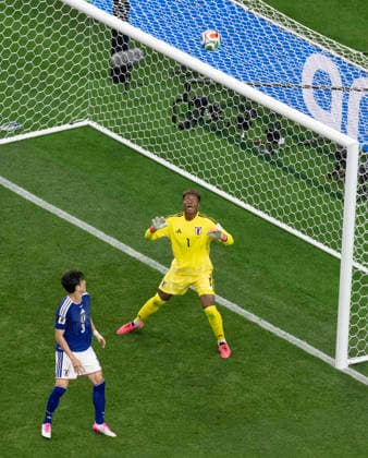 June 14, 2026, Arlington, Texas, USA: Japanese players 1 GK ZION SUZUKI and 3 D SHOGO TANIGUCHI save a possible goal from the Netherlands. Arlington USA - ZUMAm147 20260614_zap_m147_015 Copyright: xHossxMcBainx
