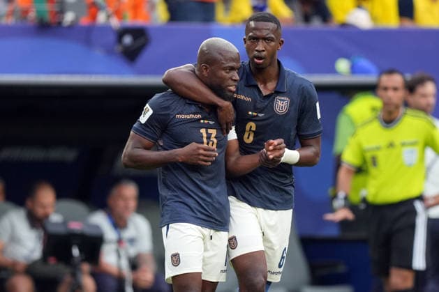 IPA85698601 - Enner Valencia of Ecuador and Willian Pacho of Ecuador during the Group E match between Ivory Coast and Ecuador at the FIFA World Cup, WM, Weltmeisterschaft, Fussball in Philadelphia, USA, on June 14, 2026  Copyright: xEmmanuelexMastrodonato IPAxSportx xx 85698601