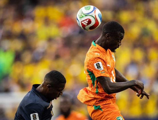 Nicolas Pepe of Cote d Ivoire (R) and William Pacho of Ecuador (L) fight for possession during a FIFA Men’s World Cup 2026 Group Stage football match between Cote d Ivoire and Ecuador at Philadelphia Stadium, in Philadelphia on June 14th 2026 (Photo by Ricardo Nogueira SPP)  Copyright: xRicardoxNogueira SPPx Sportspressphoto_SPR166828