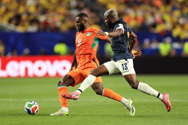 Fußball FIFA-Weltmeisterschaft Gruppe E Elfenbeinküste gegen Ecuador 14. Juni 2026 FIFA-Weltmeisterschaft Gruppe E Elfenbeinküste gegen Ecuador Franck Kessie von der Elfenbeinküste und Enner Valencia von Ecuador Foto Simon Stacpoole Abseits Philadelphia USA  Copyright: xSimonxStacpoolexOffside