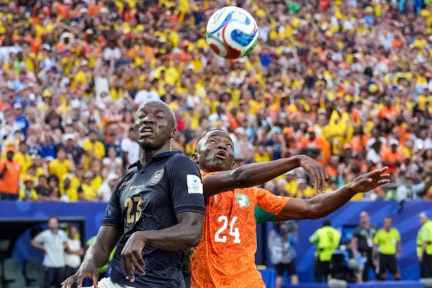 Moises Caicedo of Ecuador and Bazoumana Toure of Ivory Coast battle for the ball during a group stage match of the 2026 FIFA Men s World Cup between Ivory Coast and Ecuador at Philadelphia Stadium in Philadelphia on June 14, 2026. Richard Callis Fotoarena (Richard Callis SPP)  Copyright: xRichardxCallisx xSPPx spp-en-RiCa-2962068