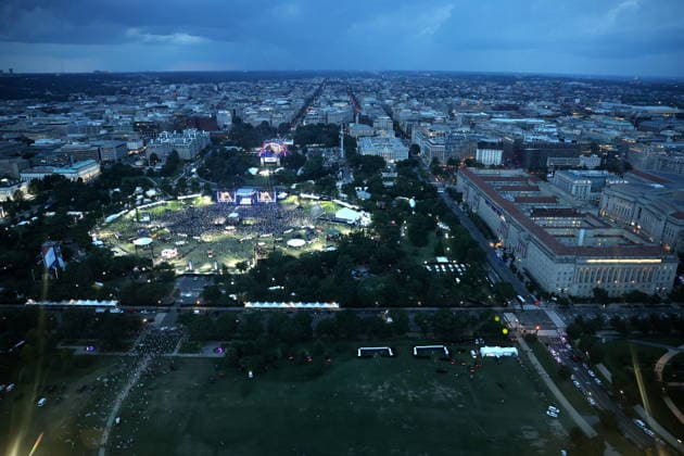 US President Trump Hosts UFC Freedom 250 at the White House The UFC Freedom 250 fight on the South Lawn of the White House and Fan Fest on The Ellipse are seen from the top of the Washington Monument in Washington, DC, USA, 14 June 2026. President Trump is hosting a series of Ultimate Fighting Championship matches on his 80th birthday, which the White House is calling a once-in-a-generation celebration of the American fighting spirit. Washington, DC DC United States  Copyright: xWINxMcNAMEEx xPOOLx