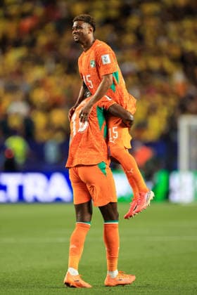 Fußball FIFA-Weltpokal Gruppe E Elfenbeinküste gegen Ecuador 14. Juni 2026 FIFA-Weltpokal Gruppe E Elfenbeinküste gegen Ecuador Ibrahim Sangare von der Elfenbeinküste feiert den Sieg mit Amad Diallo von der Elfenbeinküste Foto Simon Stacpoole Abseits Philadelphia USA  Copyright: xSimonxStacpoolexOffside