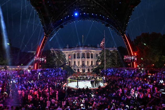 US President Donald Trump hosts UFC Freedom 250 at the White House Diego Lopes of Brazil and Steve Garcia of the USA in action during their featherweight bout at the UFC Freedom 250 mixed martial arts event on the South Lawn of the White House in Washington, DC, USA, 14 June 2026. The event is taking place on the 80th birthday of US President Donald Trump. Washington District of Columbia United States  Copyright: xKENTxNISHIMURAx xPOOLx