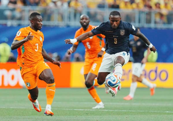 (260615) -- PHILADELPHIA, June 15, 2026 -- Yeboah (R) of Ecuador competes during the group E match between Cote d Ivoire and Ecuador at the 2026 FIFA World Cup, WM, Weltmeisterschaft, Fussball at Philadelphia Stadium in Philadelphia, the United States, June 14, 2026. ) (SP)U.S.-PHILADELPHIA-FOOTBALL-FIFA WORLD CUP-GROUP E-CIV VS ECU XuxChang 