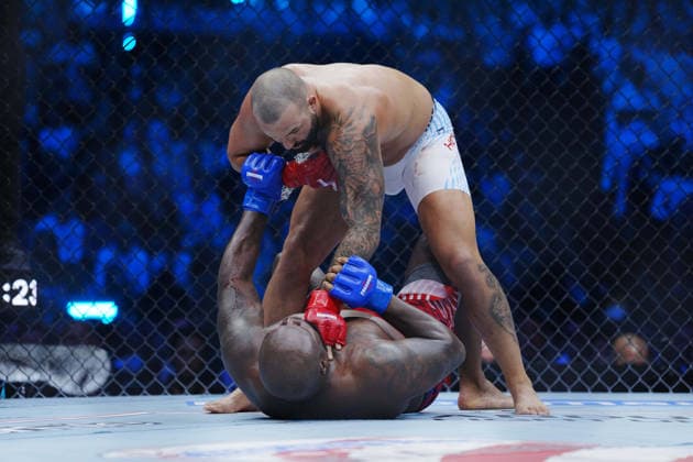 UFC Freedom 250 WASHINGTON, DC - June 14, 2026 : Josh Hokit and Derrick Lewis meet in the octagon for a 3-round bout at UFC Freedom 250 at The White House South Lawn on June 14, 2026 in Las Vegas, NV. (Photo by Louis Grasse PXImages) WASHINGTON, DC The White House South Lawn DC USA Copyright: xLouisxGrassex