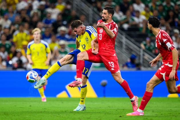 260614 Viktor Gyökeres of Sweden and Rani Khedira of Tunisia during the FIFA World Cup 2026 football match between Sweden and Tunisia on June 14, 2026 in Monterrey Photo Petter Arvidson BILDBYRAN code PA PA1234 bbeng fotboll football soccer fotball vm fotbolls vm fotballs vm fotbolls vm 2026 fifa world cup 2026 sverige sweden sverige a tunisien tunisia bbauto  Copyright: PETTERxARVIDSON BB260614PA235