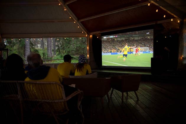 260615 Swedish fans watch the FIFA World Cup match between Sweden and Tunisia on a big screen TV in a dance pavilion on June 15, 2026 in Ekerö, Sweden Photo Niklas Larsson BILDBYRAN code NL NL0016 fotboll football soccer fotball vm sverige tunisien bbeng genre Sverige Tunisien folkhemmet storbilds tv  Copyright: NIKLASxLARSSON BB260615NL004