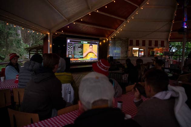 260615 Swedish fans watch the FIFA World Cup match between Sweden and Tunisia on a big screen TV in a dance pavilion on June 15, 2026 in Ekerö, Sweden Photo Niklas Larsson BILDBYRAN code NL NL0016 fotboll football soccer fotball vm sverige tunisien bbeng genre Sverige Tunisien folkhemmet storbilds tv  Copyright: NIKLASxLARSSON BB260615NL007