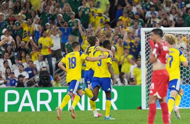 Sweden v Tunisia - FIFA World Cup, WM, Weltmeisterschaft, Fussball 2026 - Group F MONTERREY, MEXICO - JUNE 14: Mattias Svanberg (19) of Sweden celebrates with his teammates after scoring a goal during the 2026 FIFA World Cup First Stage Group F match between Sweden and Tunisia at Estadio BBVA (Monterrey Stadium) in Monterrey, Mexico on June 14, 2026. Juancho Torres Anadolu Monterrey Mexico. Editorial use only. Please get in touch for any other usage.  Copyright: x2026xAnadoluxJuanchoxTorresx