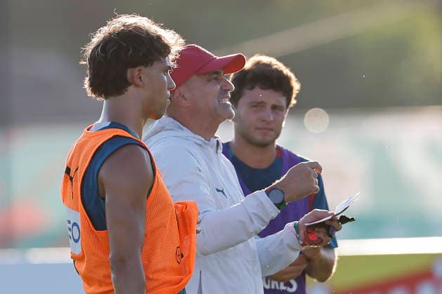 Portugal s coach Robert Martinez (C) leads a training session in Palm Beach, Florida, USA, 13 June 2026. Portugal national team, Nationalteam training !ACHTUNG: NUR REDAKTIONELLE NUTZUNG!  Copyright: xAlbertoxEstévezx GR7178 0859067648st