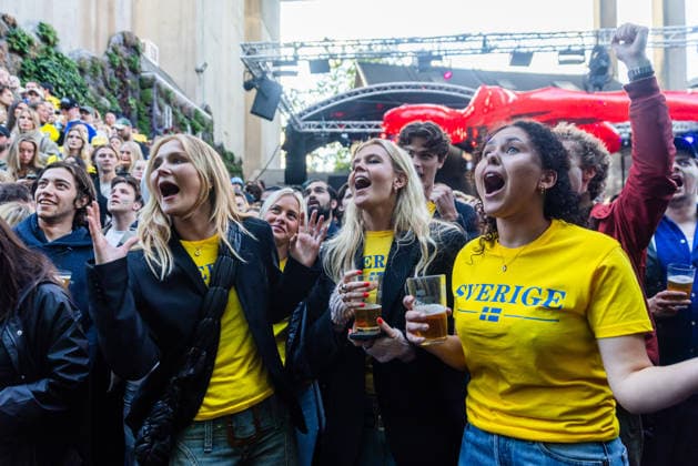 260614 Fans of Sweden follows the FIFA World Cup between Sweden and Tunisia at a big screen on June 15, 2026 at Trädgarden in Stockholm Photo Caisa Rasmussen BILDBYRAN COP 353 CR0052 fotboll football soccer fotball fifa world cup 2026 sweden tunisia stockholm bbeng publik  Copyright: CAISAxRASMUSSEN BB260614CR024