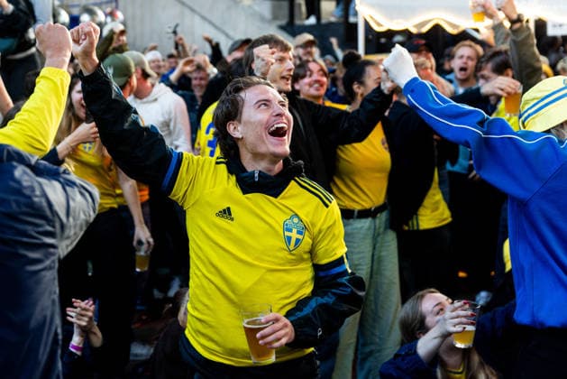 260614 Fans of Sweden follows the FIFA World Cup between Sweden and Tunisia at a big screen on June 15, 2026 at Trädgarden in Stockholm Photo Caisa Rasmussen BILDBYRAN COP 353 CR0052 fotboll football soccer fotball fifa world cup 2026 sweden tunisia stockholm bbeng publik  Copyright: CAISAxRASMUSSEN BB260614CR025