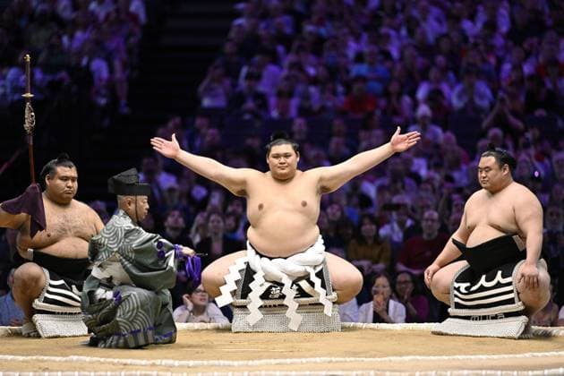 Sumo: Paris tournament Sumo grand champion Onosato (C) performs a ring-entering ritual on the second day of a two-day sumo tournament at Accor Arena in Paris on June 14, 2026.  A14AA0005618742P