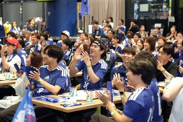 Football: 2026 World Cup Japan fans cheer during a public viewing in Tokyo on June 15, 2026, for a World Cup Group F football match against the Netherlands in Texas.  A14AA0005618790P