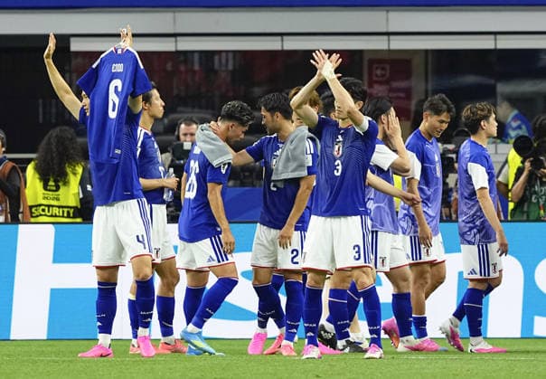 Football: 2026 World Cup Japan players acknowledge the crowd following a 2-2 draw in their World Cup Group F football match against the Netherlands at Dallas Stadium in Arlington, Texas, on June 14, 2026.  A14AA0005618818P