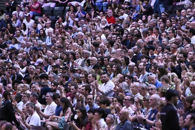 Sumo: Paris tournament Spectators applaud on the second day of a two-day exhibition sumo tournament at Accor Arena in Paris on June 14, 2026.  A14AA0005618864P
