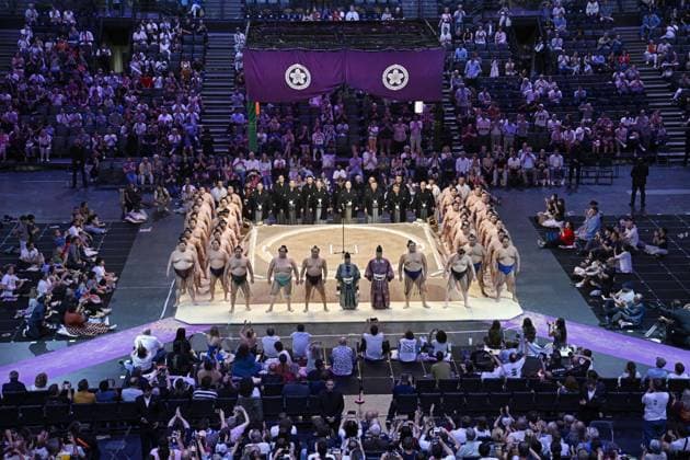 Sumo: Paris tournament Sumo wrestlers line up during the closing ceremony of a two-day exhibition sumo tournament at Accor Arena in Paris on June 14, 2026.  A14AA0005618866P