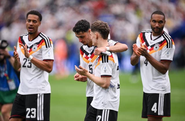 Soccer FIFA World Cup 2026 preliminary round group E in Houston Germany Curacao 14 06 2026 Aleksandar Pavlovic left, Germany hugs Florian Wirtz right, Germany after the match