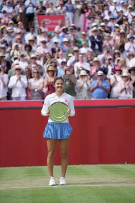 HSBC Championships - Day Seven Emma Raducanu of Great Britain during the trophy presentation at The HSBC Championships 2026 Women s tennis tournament at The Queen s Club in London, England, on June 14, 2026. London Greater London United Kingdom  Copyright: xOwenxHammondx originalFilename:hammond-thehsbcc260614_npyO4.jpg