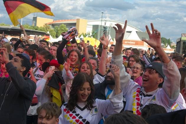 Public View Of German Vs Curacao In Oberhausen Thousands of German football fans gather in front of Rudolf Weber Arena for the public viewing of the 2026 World Cup opening game between Germany and Curacao in Oberhausen, Germany, on June 14, 2026. Oberhausen Germany  Copyright: xYingxTangx originalFilename:tang-wmgerman260520_np3FI.jpg