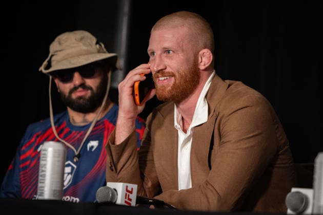 UFC Freedom 250 Post-Fight press conference, PK, Pressekonferenz WASHINGTON, DC - JUNE 15: Bo Nickal speaks on the phone with President Donald Trump during a press conference with other fight winners and Dana White following UFC Freedom 250 at the JW Marriott in Washington, DC on June 15, 2026. Nathan Posner Anadolu Washington United States. Editorial use only. Please get in touch for any other usage.  Copyright: x2026xAnadoluxNathanxPosnerx