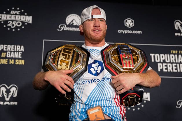 UFC Freedom 250 Post-Fight press conference, PK, Pressekonferenz WASHINGTON, DC - JUNE 15: Justin Gaethje holds up his belts following a press conference with other fight winners and Dana White following UFC Freedom 250 at the JW Marriott in Washington, DC on June 15, 2026. Nathan Posner Anadolu Washington United States. Editorial use only. Please get in touch for any other usage.  Copyright: x2026xAnadoluxNathanxPosnerx