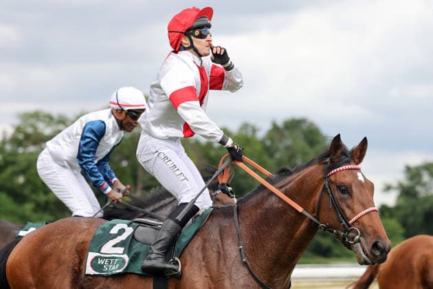 14 06 2026, Koeln, Nordrhein Westfalen, GER Englishman with Enzo Crublet after winning the 191 Union race Galopprennbahn Koeln Weidenpesch Horse, Jockey, Englishman, Crublet, Victory 260614SG796KOELN JPG