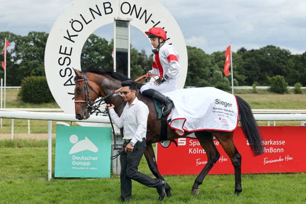 14 06 2026, Koeln, Nordrhein Westfalen, GER Englishman with Enzo Crublet after winning the 191 Union race Galopprennbahn Koeln Weidenpesch Horse, Jockey, Englishman, Crublet, Victory 260614SG798KOELN JPG