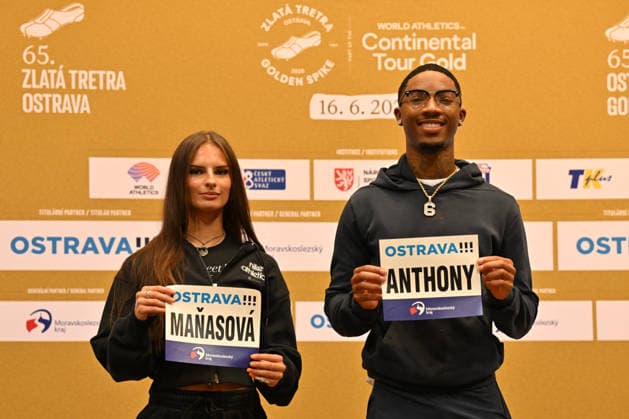 From left Czech sprinter Karolina Manasova and American sprinter Jordan Anthony pose for photographer during the press conference, PK, Pressekonferenz prior to the Golden Spike Ostrava 2026 - World Athletics Continental Tour Gold, in Ostrava, Czech Republic, June 15, 2026. (CTKxPhoto JaroslavxOzana) CTKPhotoP2026061505821  CTKPhotoP2026061505821