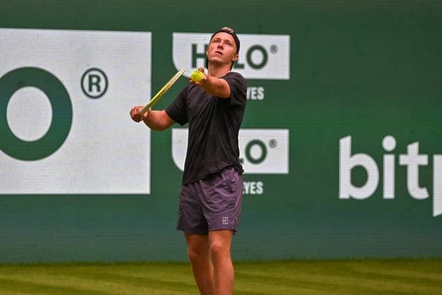 Max Schoenhaus (GER) serving at the TERRA WORTMANN Open 2026, Tennis, ATP, Mens 500, Tournament, Main Draw, June 15, 2026, TERRA WORTMANN Open 2026, Tennis, ATP, Mens 500, Tournament, Main Draw, June 15, 2026, Indoor,detected_source_language Copyright: xEibner-Pressefoto RobertxGertzenx EP_RGN