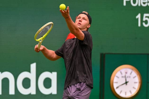 Max Schoenhaus (GER) serves at the TERRA WORTMANN Open 2026, Tennis, ATP, Mens 500, Tournament, Main Draw, June 15, 2026, TERRA WORTMANN Open 2026, Tennis, ATP, Mens 500, Tournament, Main Draw, June 15, 2026, Indoor,detected_source_language Copyright: xEibner-Pressefoto RobertxGertzenx EP_RGN