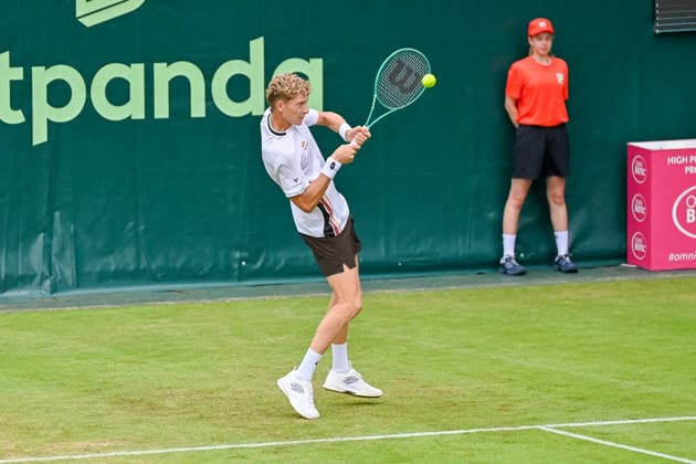 Martin Landaluce (ESP) hits the ball with his backhand TERRA WORTMANN Open 2026, Tennis, ATP, Mens 500, Tournament, Main Draw, June 15, 2026, TERRA WORTMANN Open 2026, Tennis, ATP, Mens 500, Tournament, Main Draw, June 15, 2026 Indoor,detected_source_language Copyright: xEibner-Pressefoto RobertxGertzenx EP_RGN