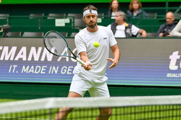 Nikoloz Basilashvili (GEO) at the net at the TERRA WORTMANN Open 2026, Tennis, ATP, Mens 500, Tournament, Main Draw, June 15, 2026, TERRA WORTMANN Open 2026, Tennis, ATP, Mens Tennis 500, Tournament, Main Draw, June 15, 2026 Indoor,detected_source_language Copyright: xEibner-Pressefoto RobertxGertzenx EP_RGN