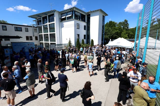 Soccer, Mens, 3rd Division, 2026–2027 Season, TSV 1860 Munich, Training, Grünwalder Strasse 114 Many fans came to TSV 1860 Munichs first training session of the season at the training facility,detected_source_language