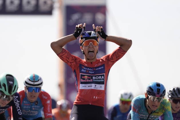 Italy s Andrea Donati of Biesse - Carrera - Premac stage winner during Stage 2 of the Giro Next Generation from Tropea to Crotone Italy, June 15, 2026  Copyright: xMassimoxPaolone LaPressex