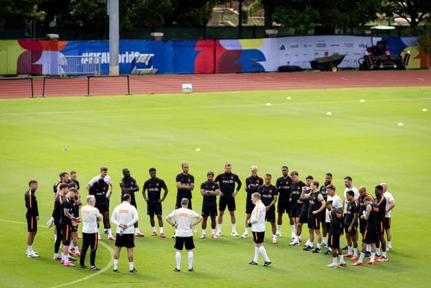 DALLAS - Netherlands coach Ronald Koeman during a training session of the Dutch national team, Nationalteam on the grounds of Southern Methodist University, on June 15, 2026, in Dallas. The Dutch team is preparing for the World Cup match against Sweden. KOEN VAN WEEL ANP xVIxANPxSportx xxANPxIVx 561096819 originalFilename: 561096819.jpg