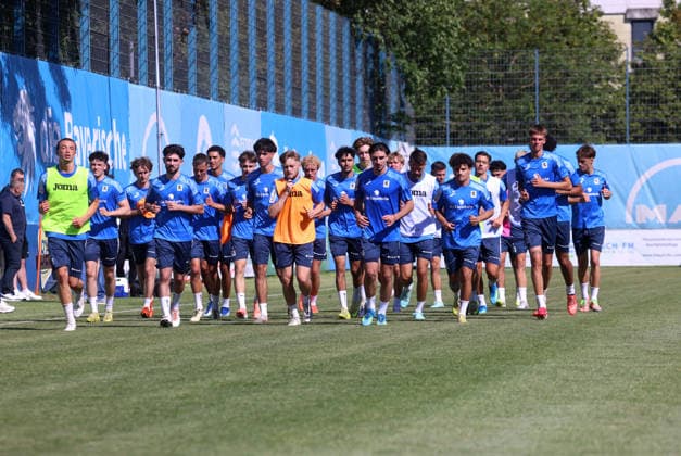 Soccer, Mens, 3rd Division, 2026–2027 Season, TSV 1860 Munich, Training, Grünwalder Strasse 114 The TSV 1860 Munich team running together, cooling down,detected_source_language