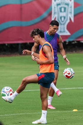 FIFA World Cup, WM, Weltmeisterschaft, Fussball 2026 - Portugal training session Portugal s Joao Felix (L) and Cristiano Ronaldo (R) particpate in a training session of Portugal s national team, Nationalteam at Garden District Park in Palm Beach, Florida, USA, 15 June 2026. Palm Beach Florida Estados Unidos  Copyright: xMIGUELxA.xLOPESx